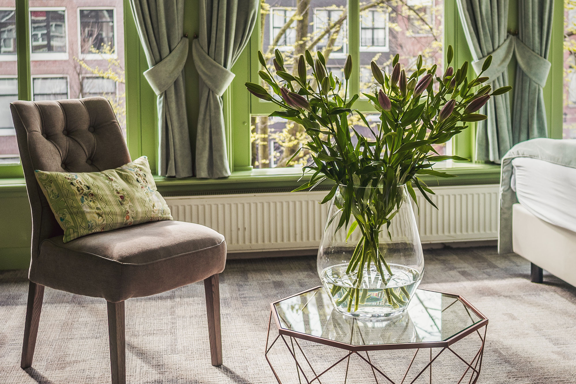 amsterdam-t-hotel-family-room-4-flowers